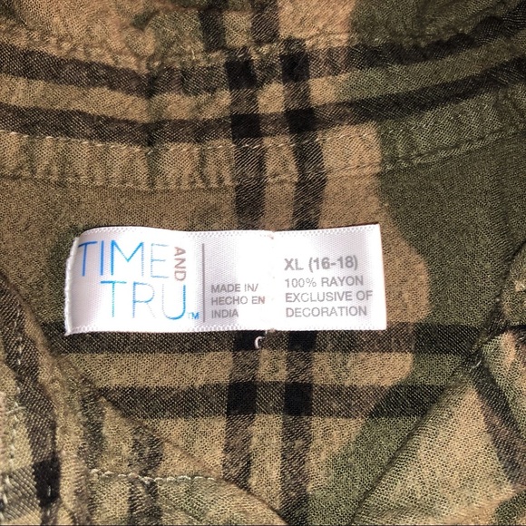 COPY - Boys/girls button up green blouse with a black rose - XL - Picture 2 of 3